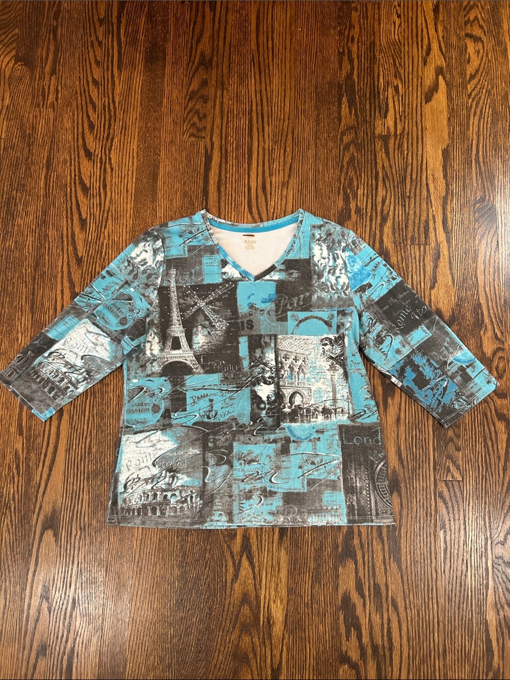 Vintage Y2K 3/4 Sleeve Maximalist V-Neck T-Shirt